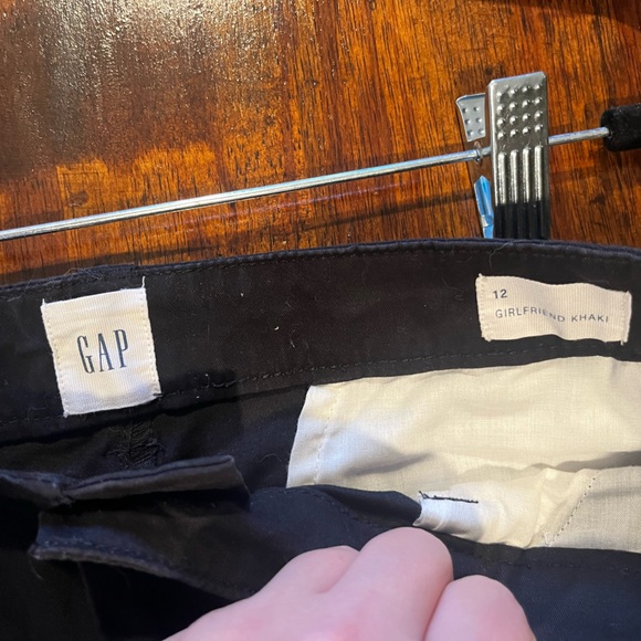 Gap Mid-rise Girlfriend Khaki black size 12 - Picture 3 of 3